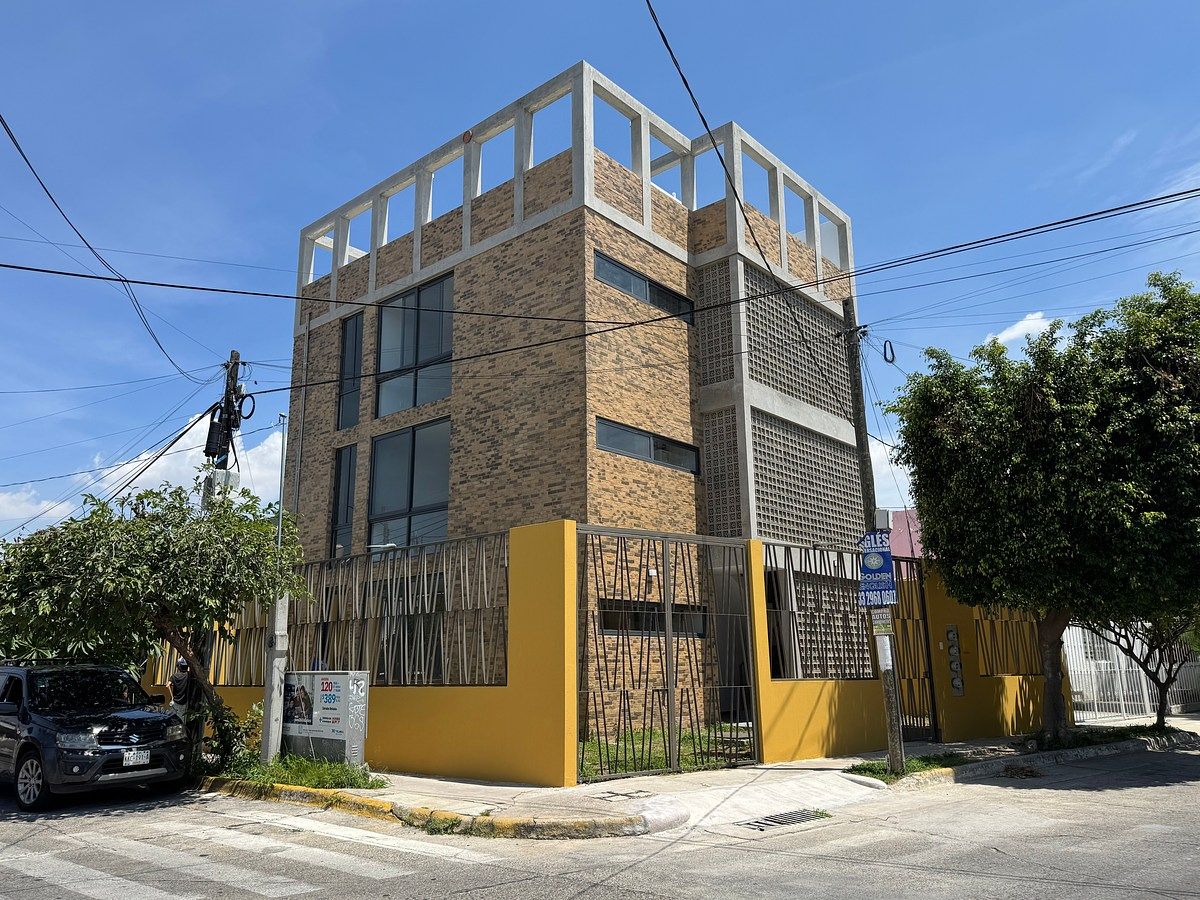 Fachada, foto 1 de 13