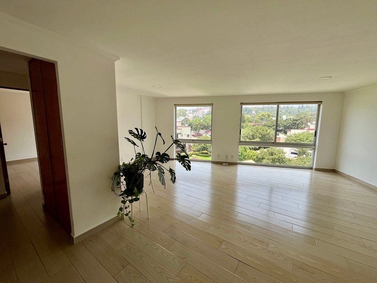 Apartamento ensolarado com vista para Jardins na Montanha, foto 1 de 16
