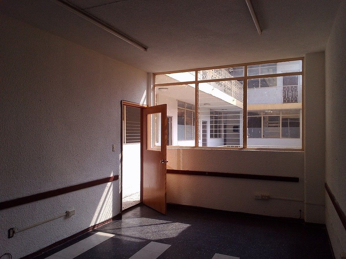 Interior de despacho, photo 6 of 11