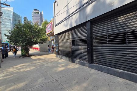 Commercial Local Condesa Av. Circuito Bicentenario Metro Chapultepec.