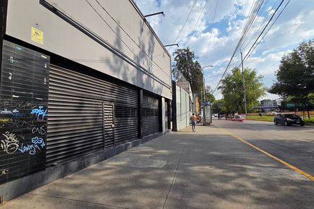 Commercial Local Condesa Av. Circuito Bicentenario Metro Chapultepec.