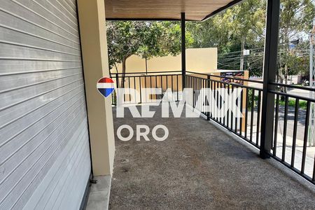 ALUGUEL DE LOCAL EM PRAÇA COMERCIAL