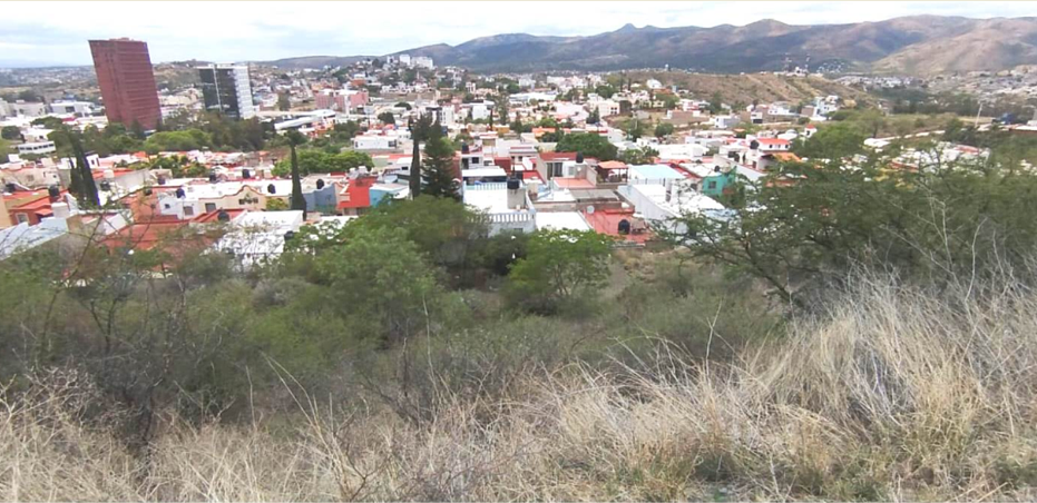 TERRENO COM VISTA PANORÂMICA EM ÁREA RESIDENCIAL, foto 1 de 2