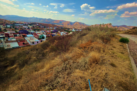 LAND WITH PANORAMIC VIEW IN RESIDENTIAL AREA