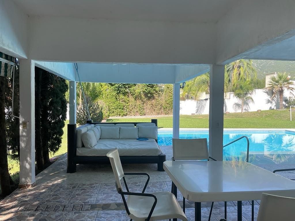 Country House in El Yerbaniz, Santiago, photo 5 of 9