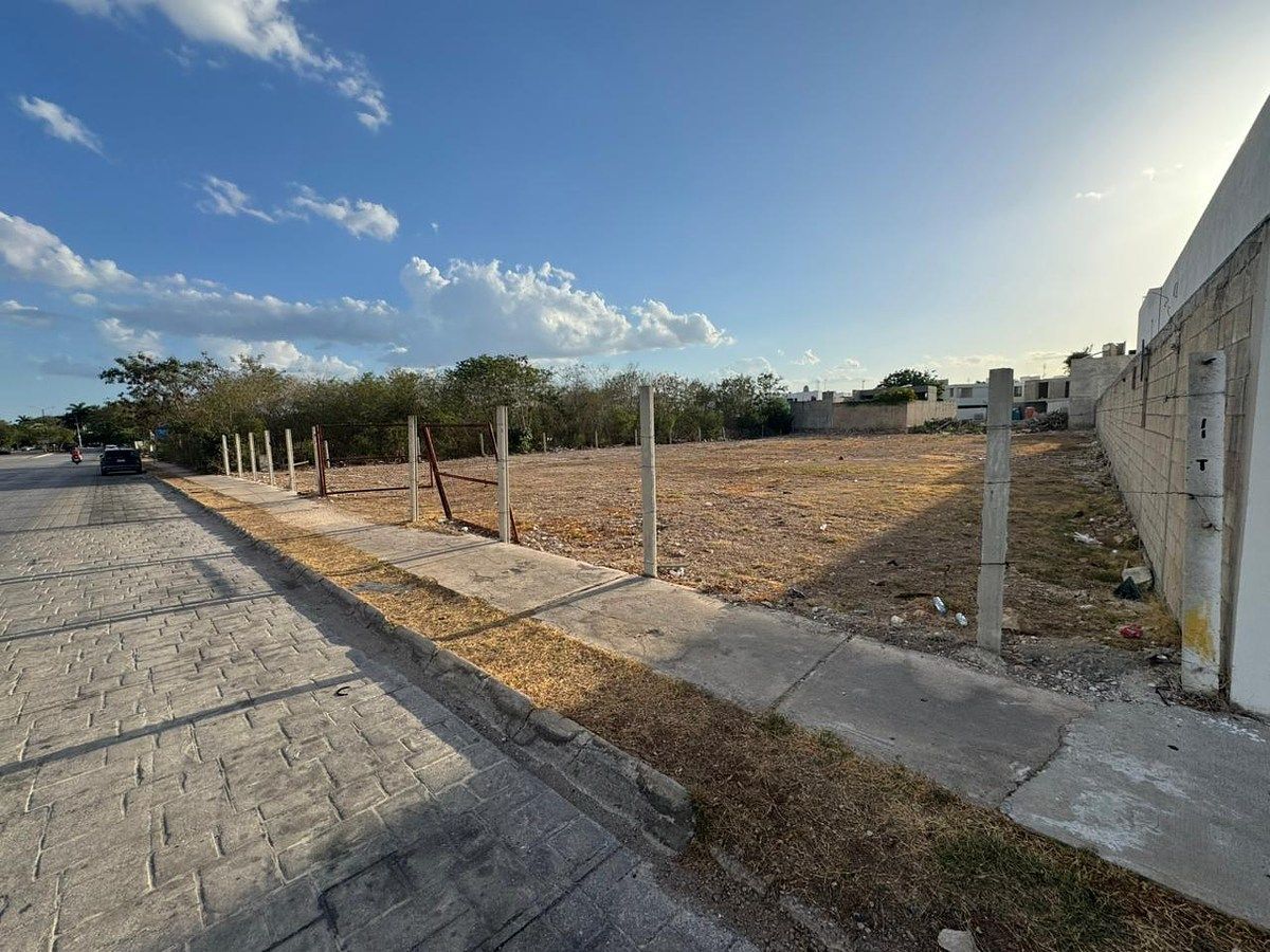 TERRENO CON PERMISOS EN VENTA UBICADO EN LA COL. ALTABRISA- MÉRIDA, foto 1 de 4