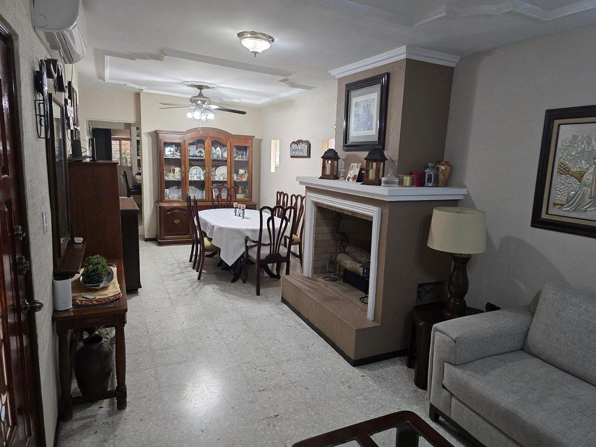 House in Jardín de las Puentes, San Nicolás de los Garza, photo 2 of 26