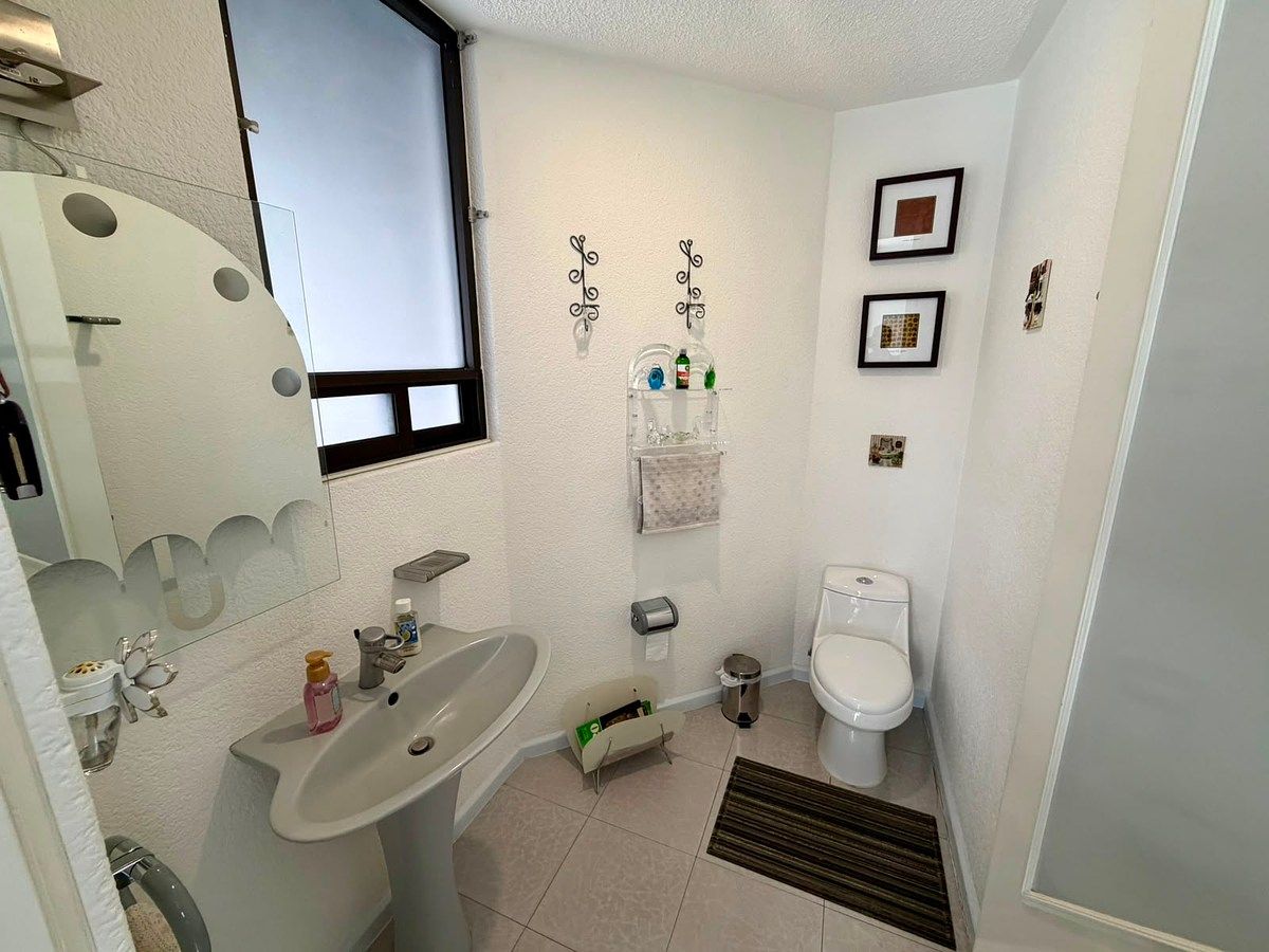1/2 baño de visitas, foto 2 de 44