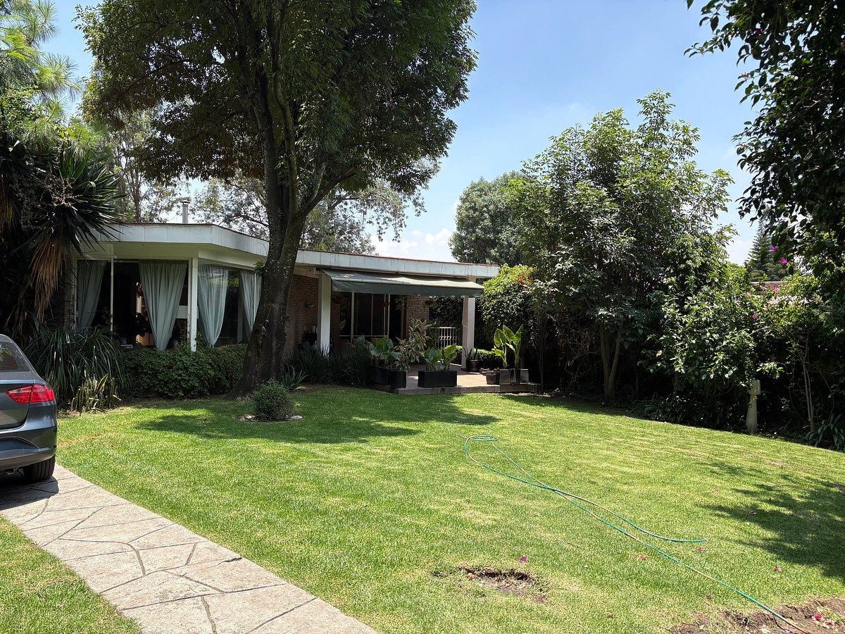 Hermosa casa de un solo piso con jardín y terraza., foto 1 de 34