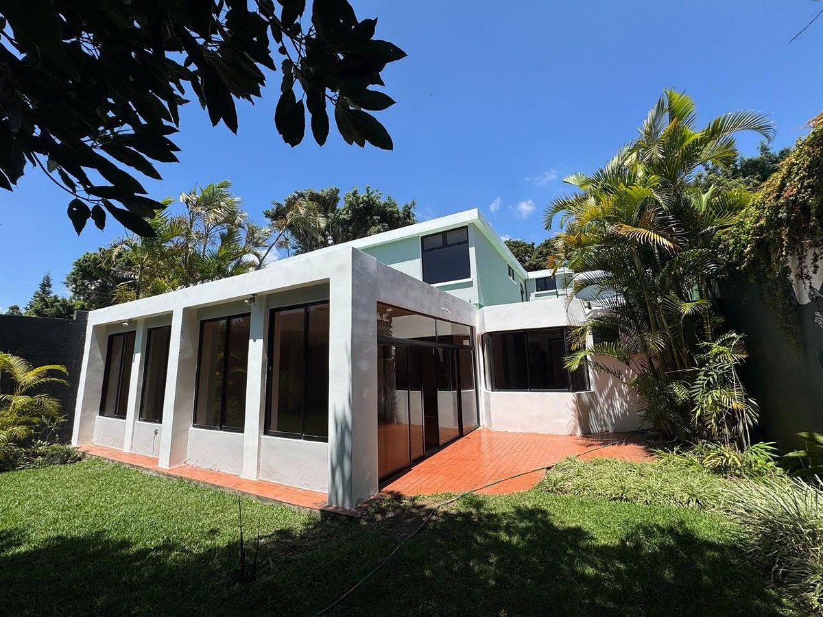 Casa en alquiler – Zona 14 | Sector La Villa - Image 3