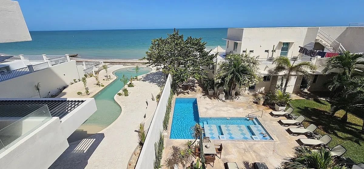 Beachfront villa in Chelem, Progreso, Yucatán, photo 1 of 21