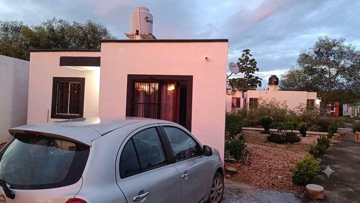 VENTA DE CASA EN ESQUINA CON AMOLIO TERREN EN KANASÍN, foto 1 de 6