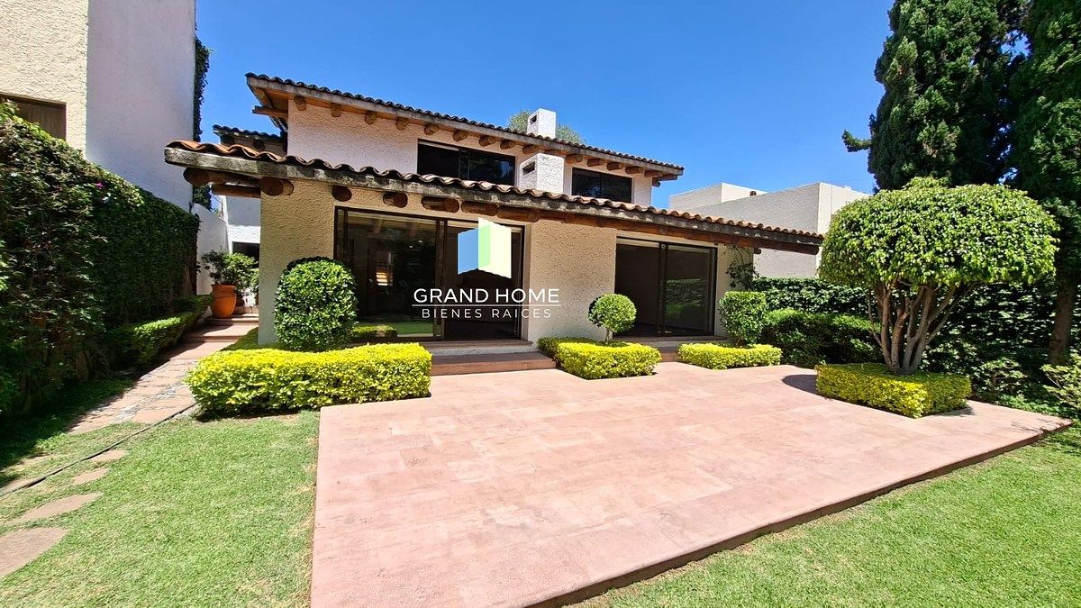 Casa en con amplios espacios y jardín privado., foto 1 de 42