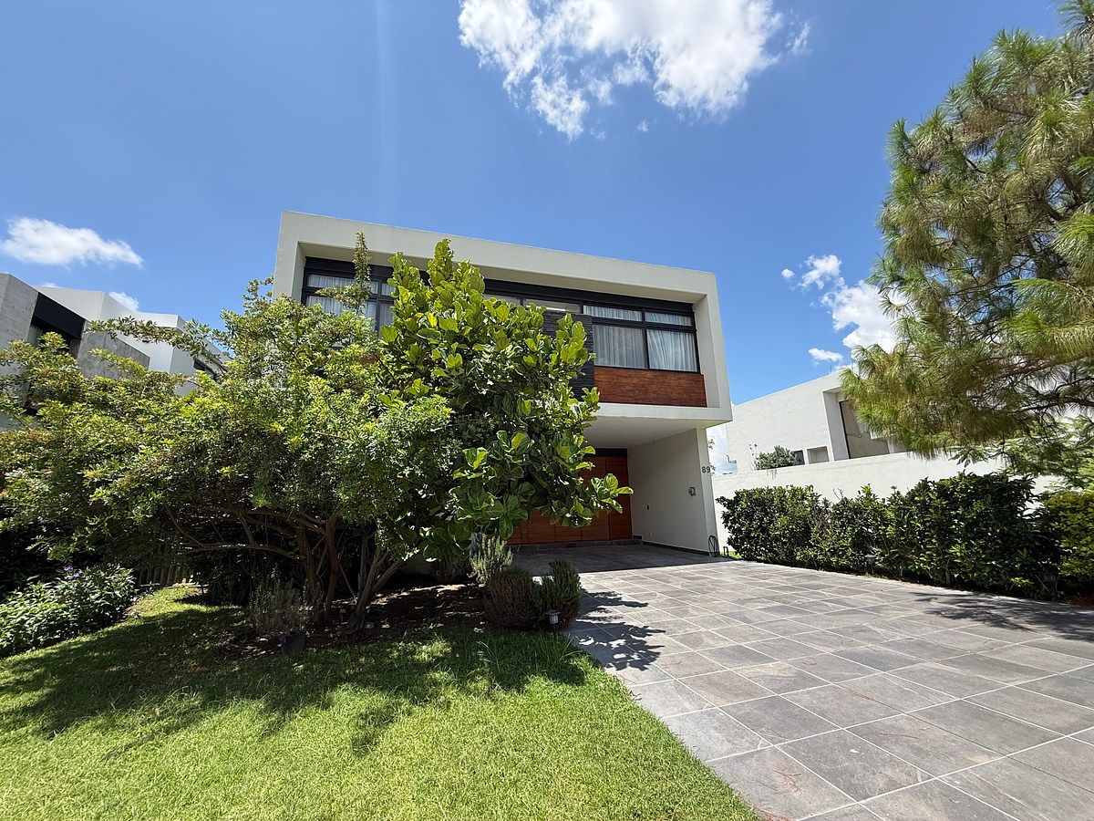 House for Sale Alcazar Oriente, photo 1 of 35