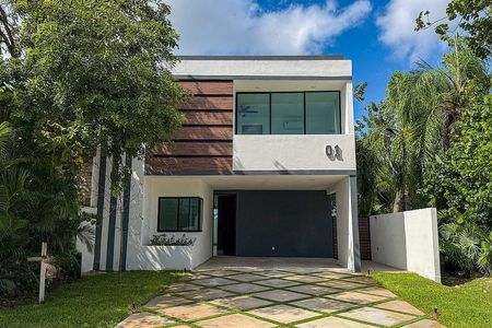 Venta de casa Nueva en privada Parque Central!