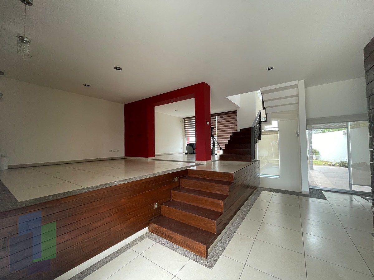 área de sala y comedor en desnivel, foto 1 de 45