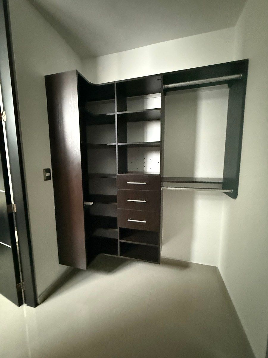 Clóset vestidor recámara  principal, foto 15 de 19