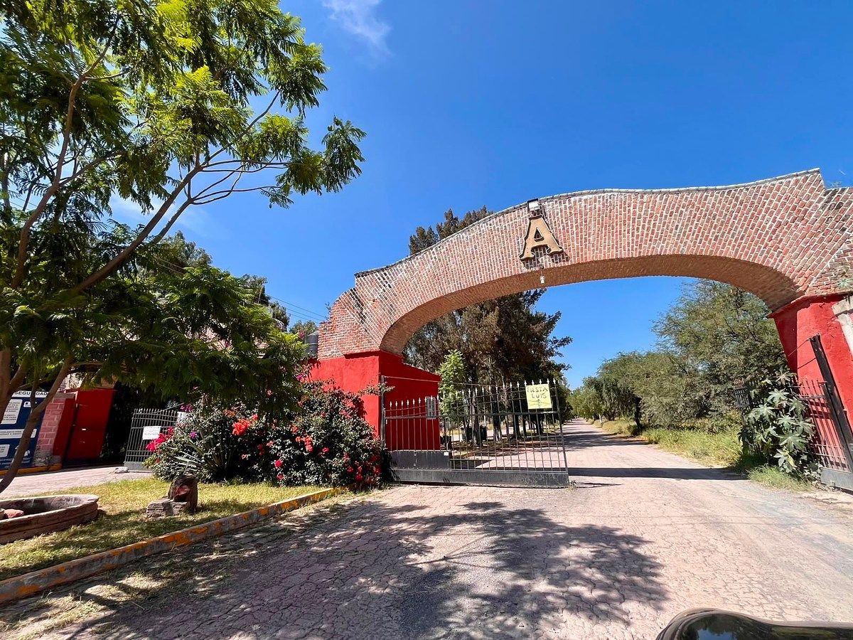 Terreno campestre en venta en amazcala dentro de fraccionamiento residencial, qr