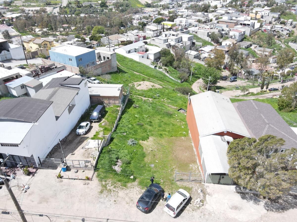 Terreno en venta en Jardines de la Gloria cerca de Cuauhtemoc Sur, foto 1 de 10