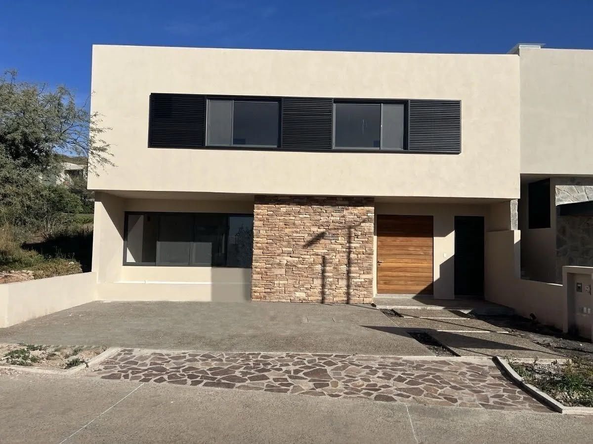 HOUSE IN ALTOZANO, QUERETARO, photo 1 of 16