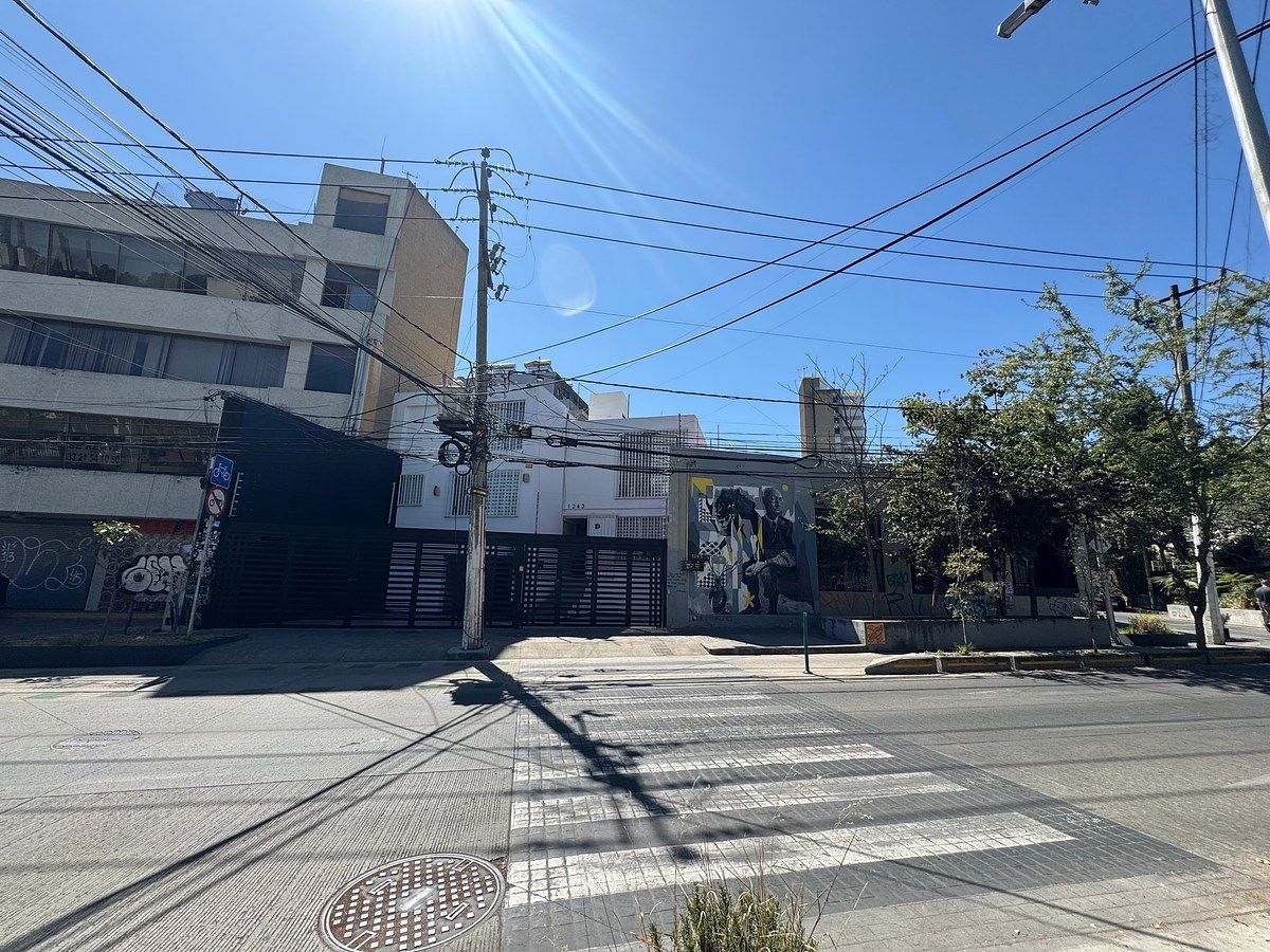 Terreno na Lopez Cotilla na esquina com Emerson, foto 1 de 42
