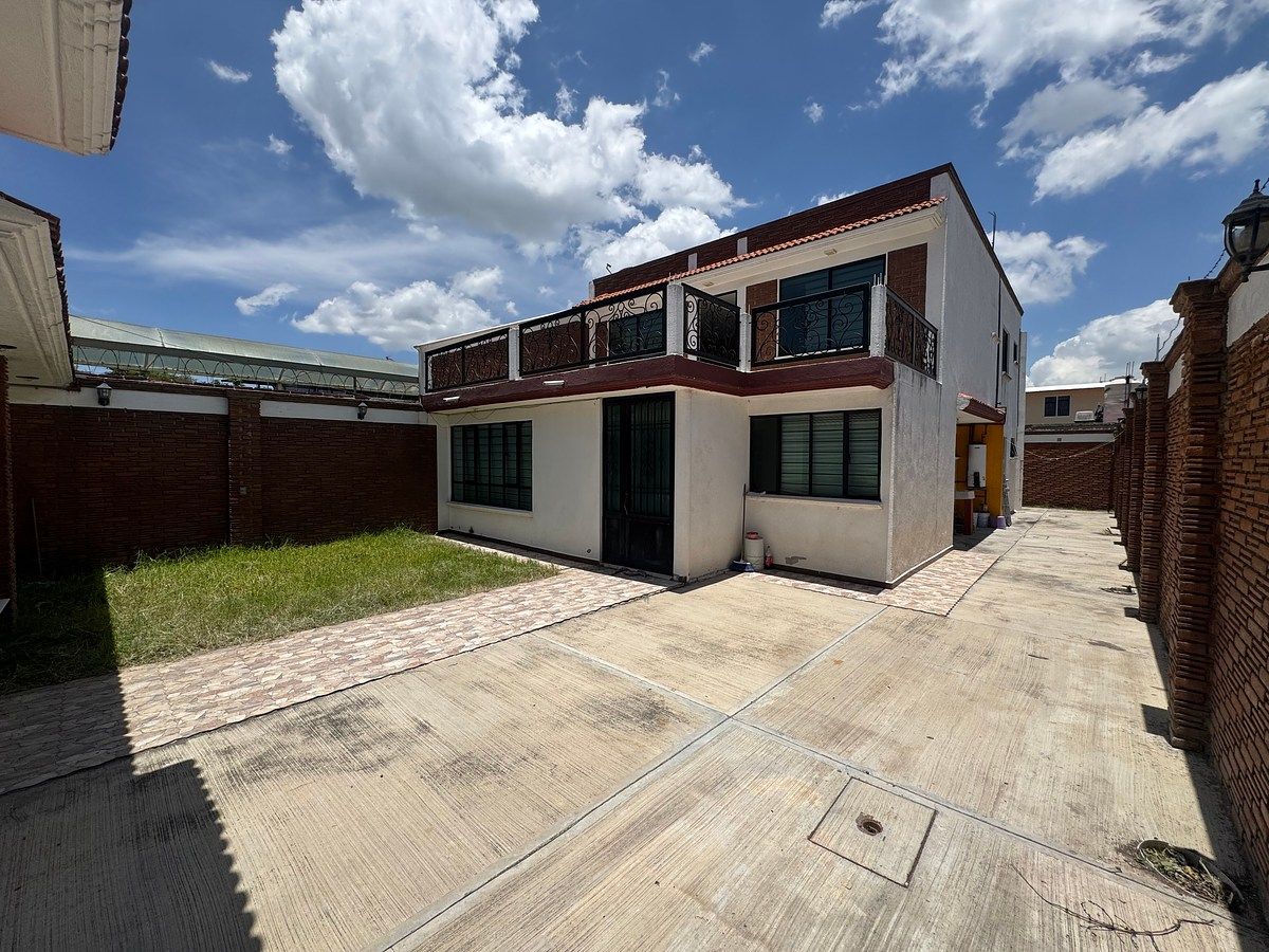 selling house Villas 2000, photo 1 of 47