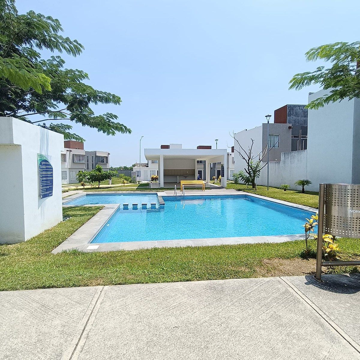 AREA DE ALBERCA, photo 2 of 13