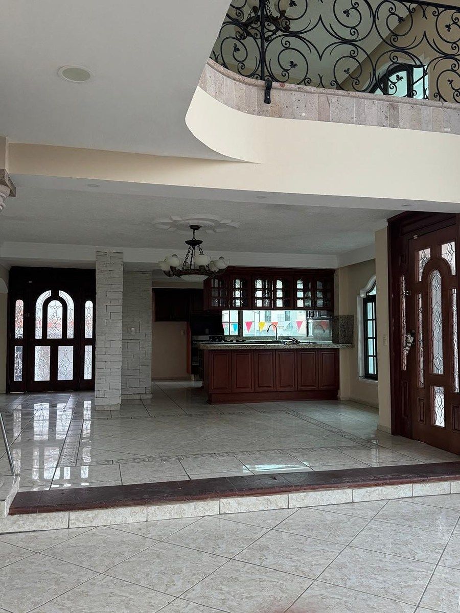Casa em Virreyes Residencial, Zapopan, foto 3 de 36