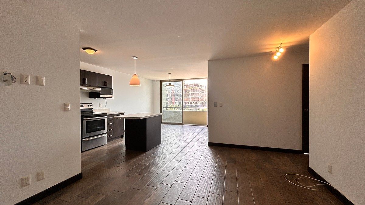 Apartamento en renta | Edificio Verona, zona 10 - Image 1