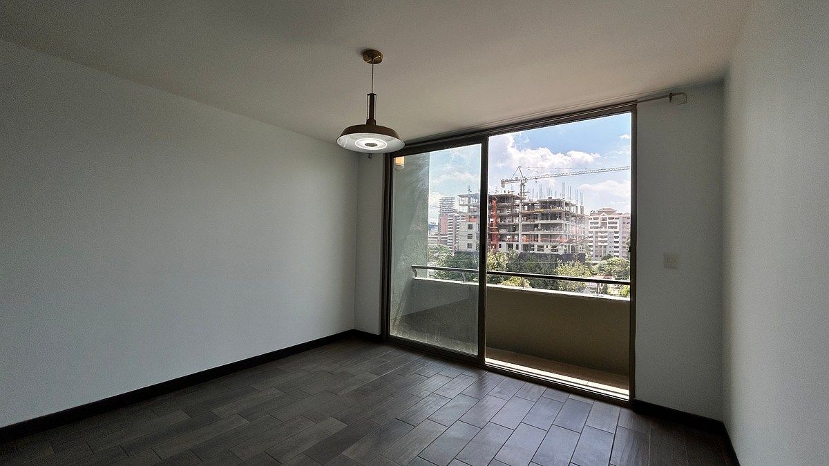 Apartamento en renta | Edificio Verona, zona 10 - Image 5