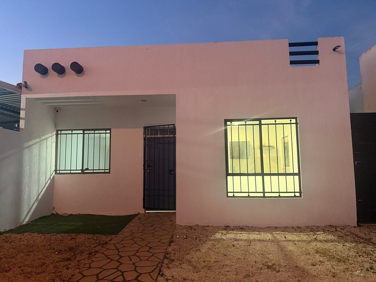 Casa à venda em Las Americas II, foto 1 de 7