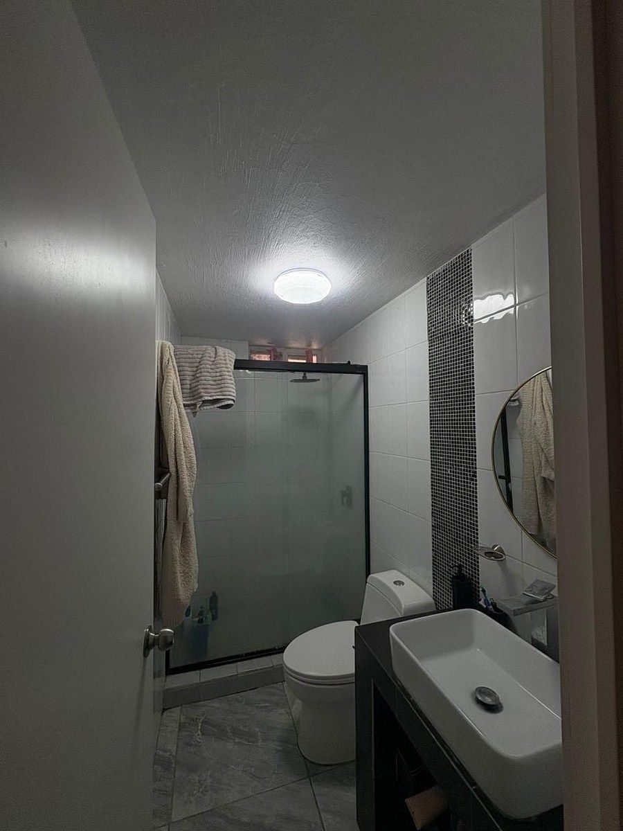 Baño principal, foto 2 de 16