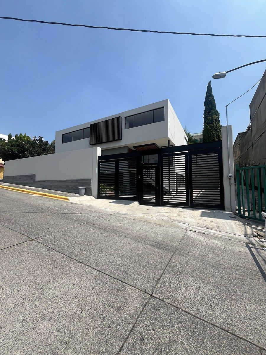 Venta de Casa en circuito poetas, foto 1 de 49