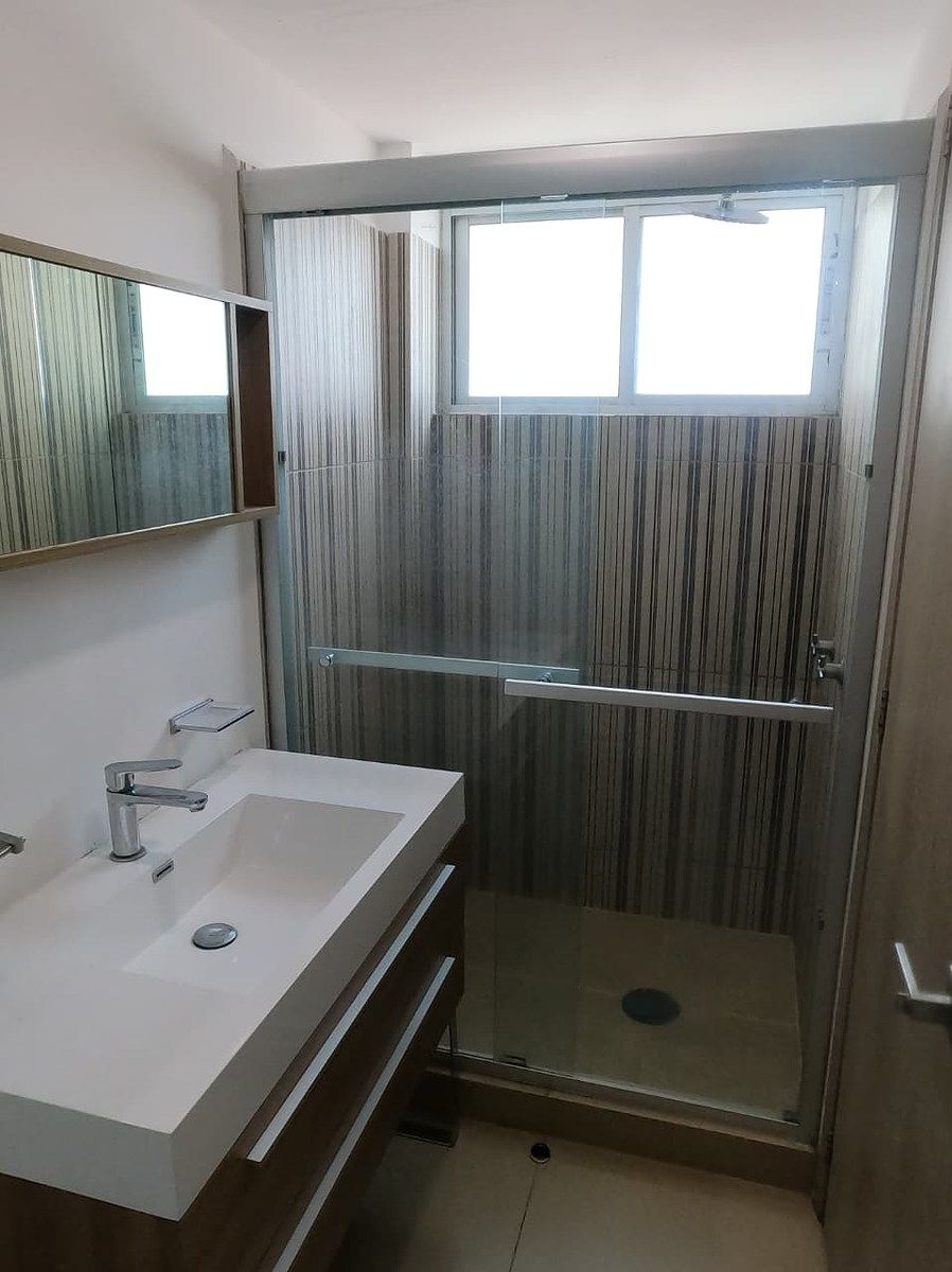 BAÑO DE VISITAS, photo 8 of 11