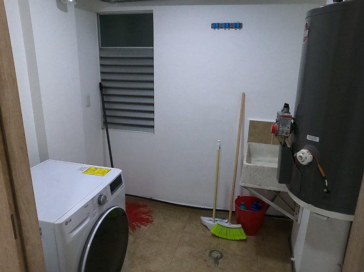 CUARTO DE SERVICIO, photo 9 of 11