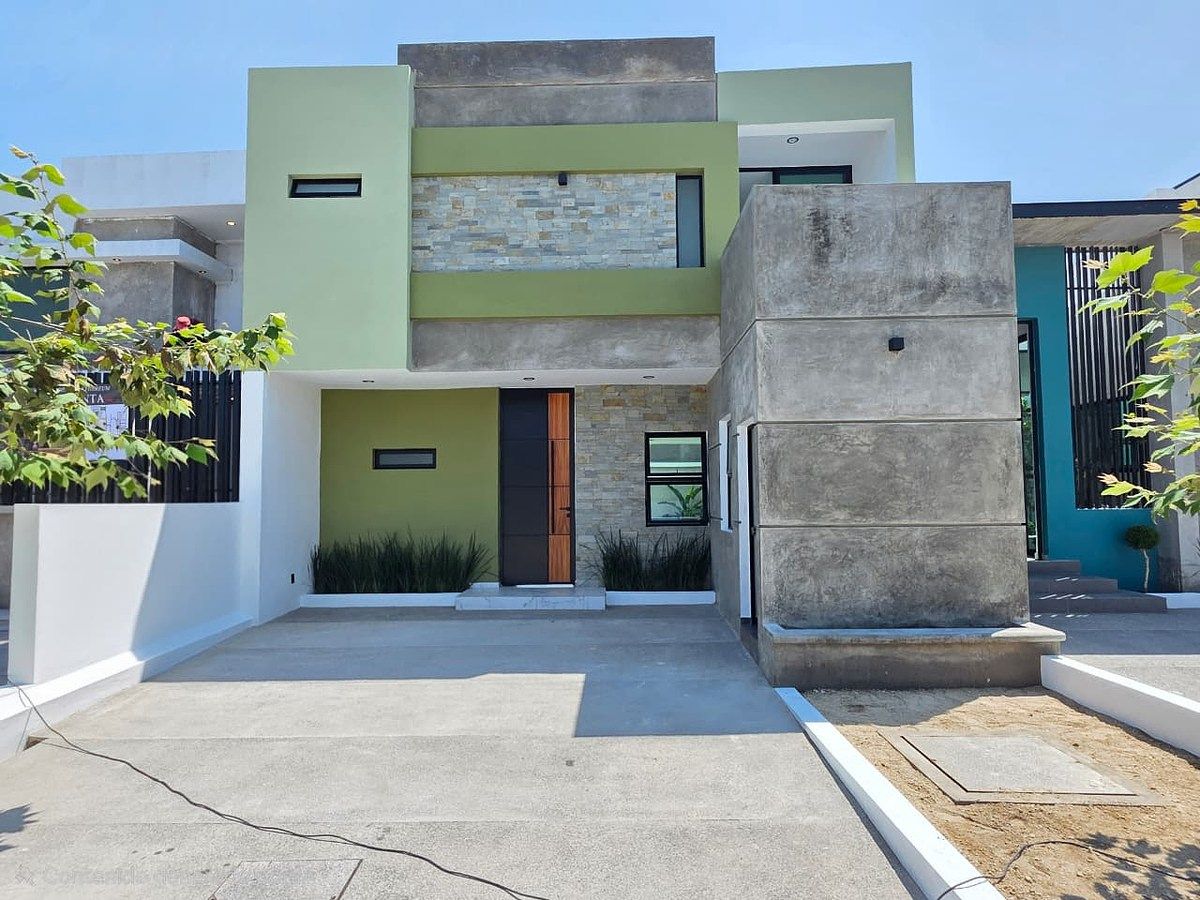 Residencia en Coto Priv. 2 Plantas, 3 Recámaras, 2.5 Baños, Cochera para 2 Autos