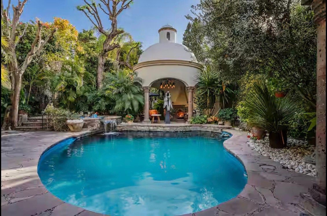 Pool, photo 25 of 34