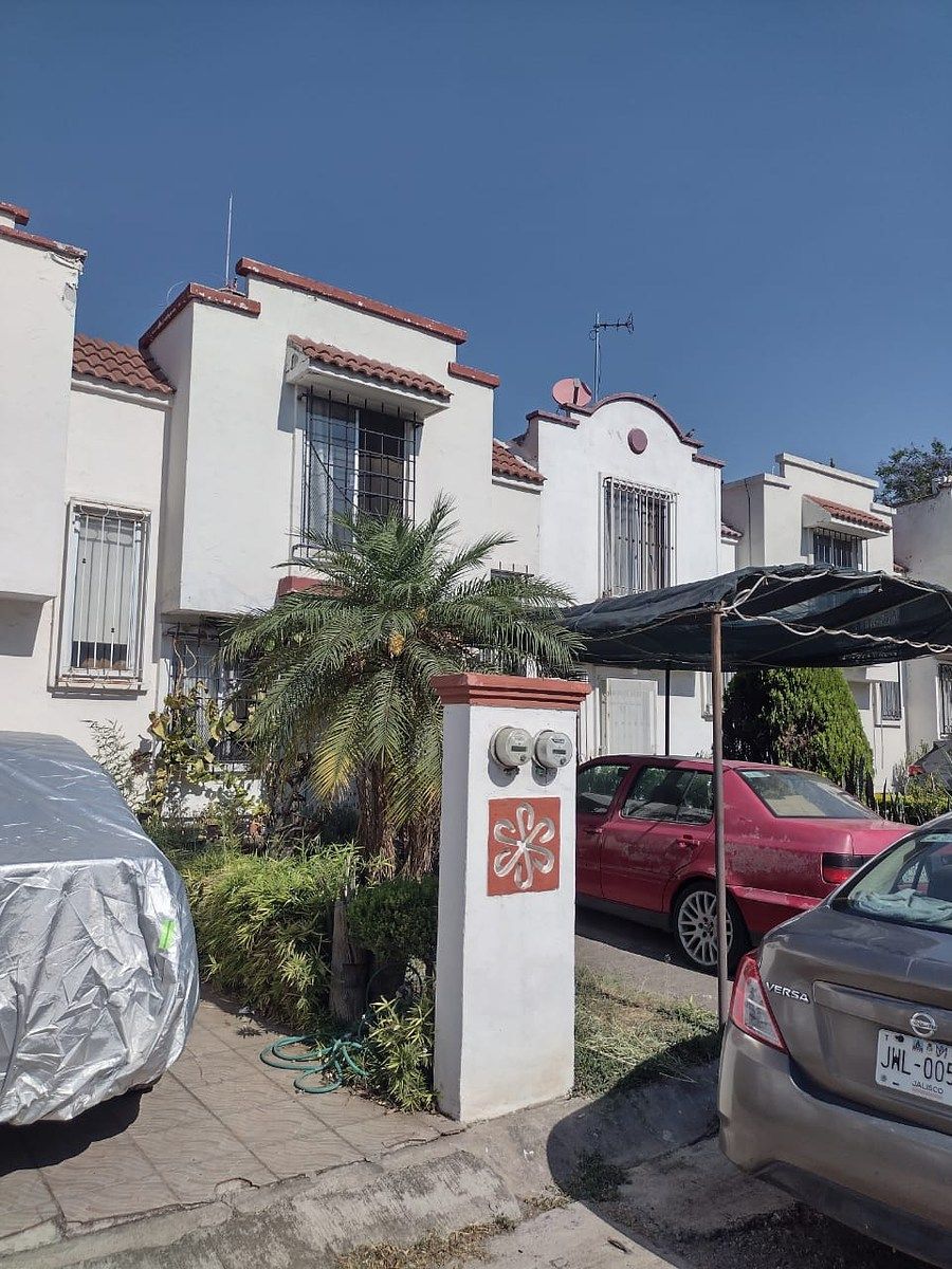 CASA EN VENTA FRACCIONAMIENTO MIRAFLORES TLAQUEPAQUE