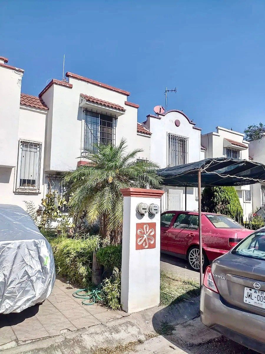 CASA EN VENTA FRACCIONAMIENTO MIRAFLORES TLAQUEPAQUE