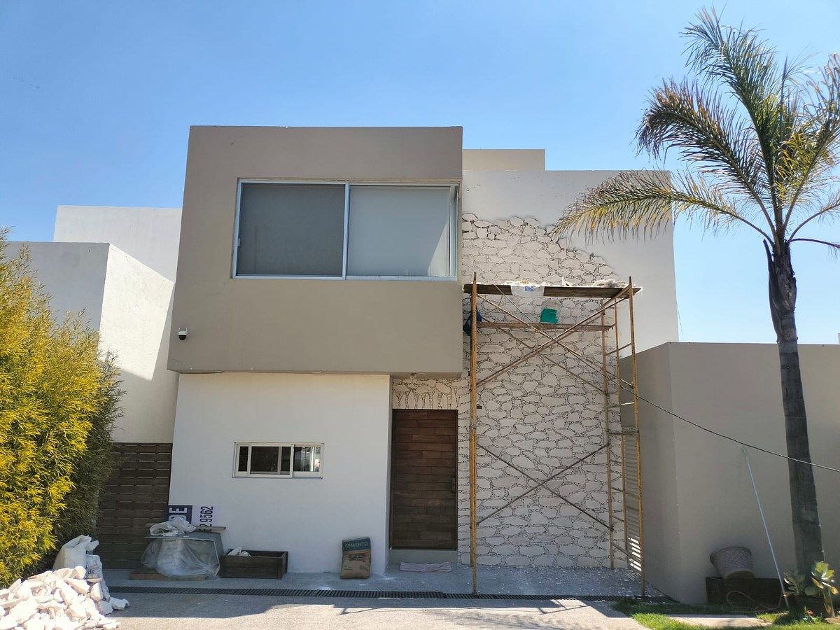 Casa en venta en Real de Juriquilla de 3 niveles, foto 1 de 25