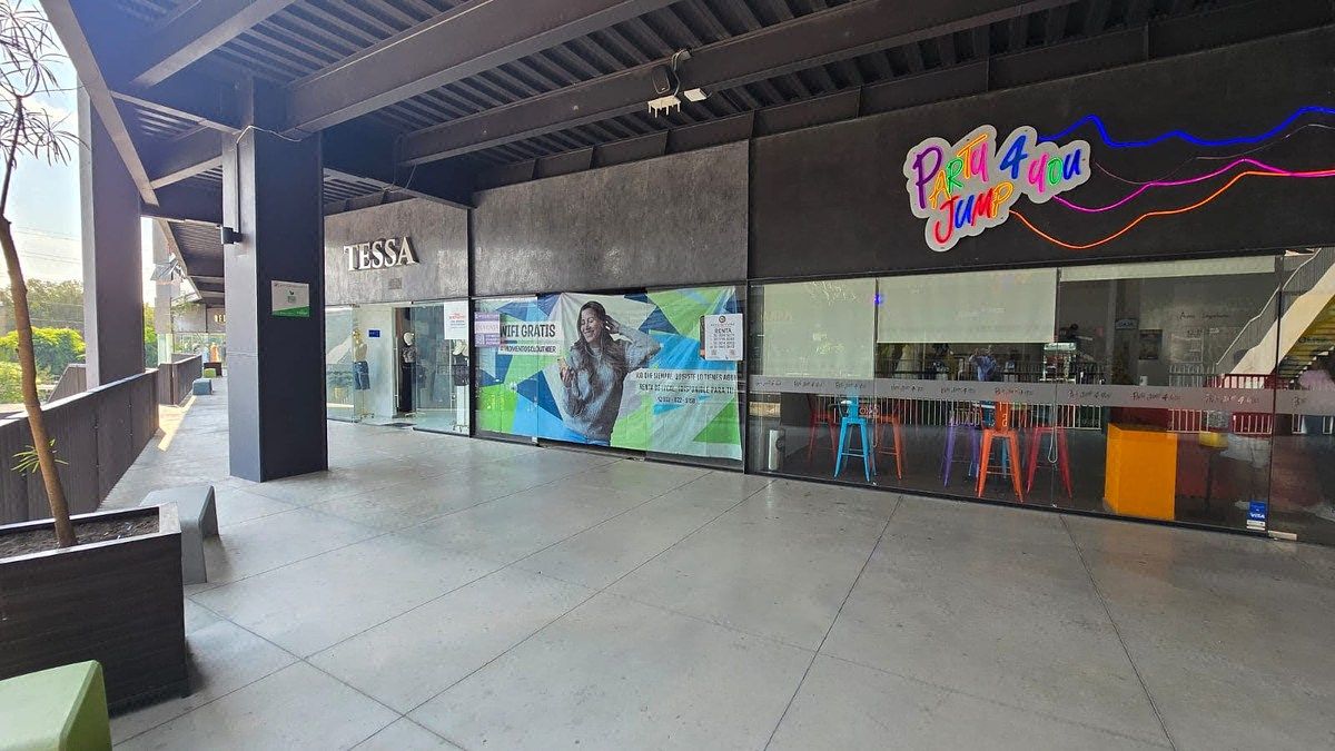 Local en centro comercial en Residencial Cordilleras, Zapopan, foto 3 de 11