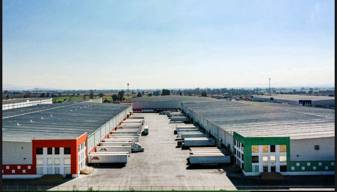 Prédio industrial em Calamanda, El Marqués, foto 2 de 7