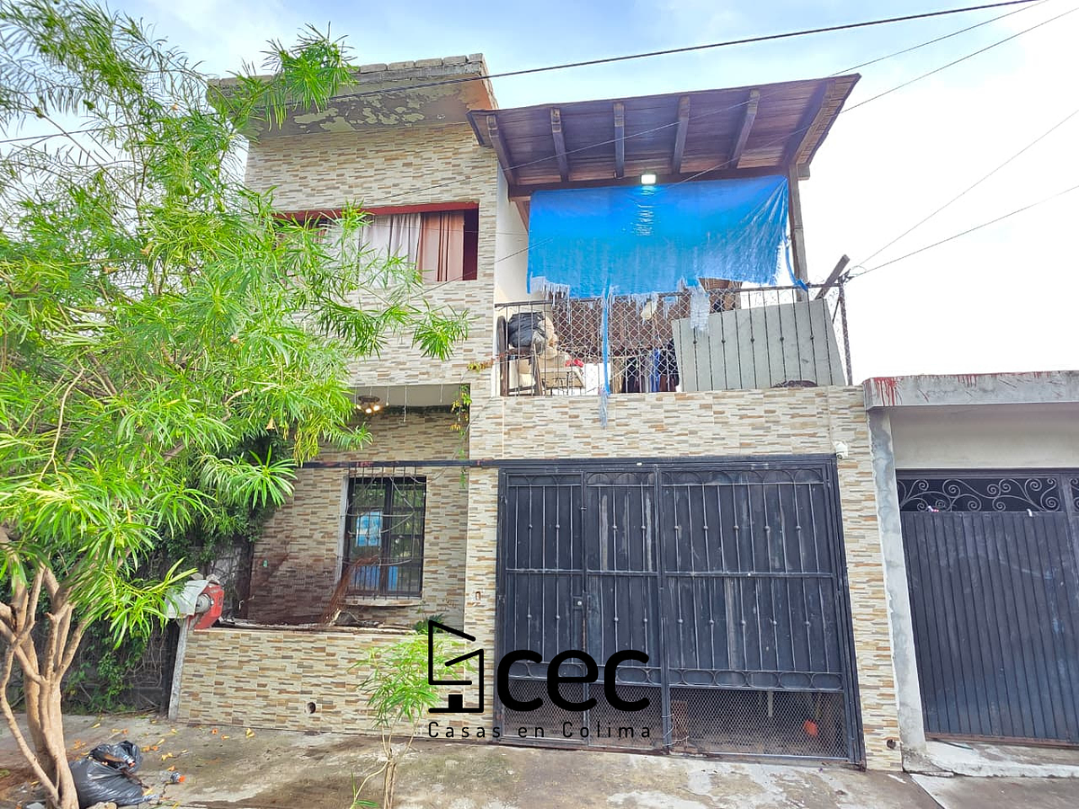 Casa en Venta, 2 Plantas, 3 Recámaras, Estudio, 2.5 Baños, Cochera Techada