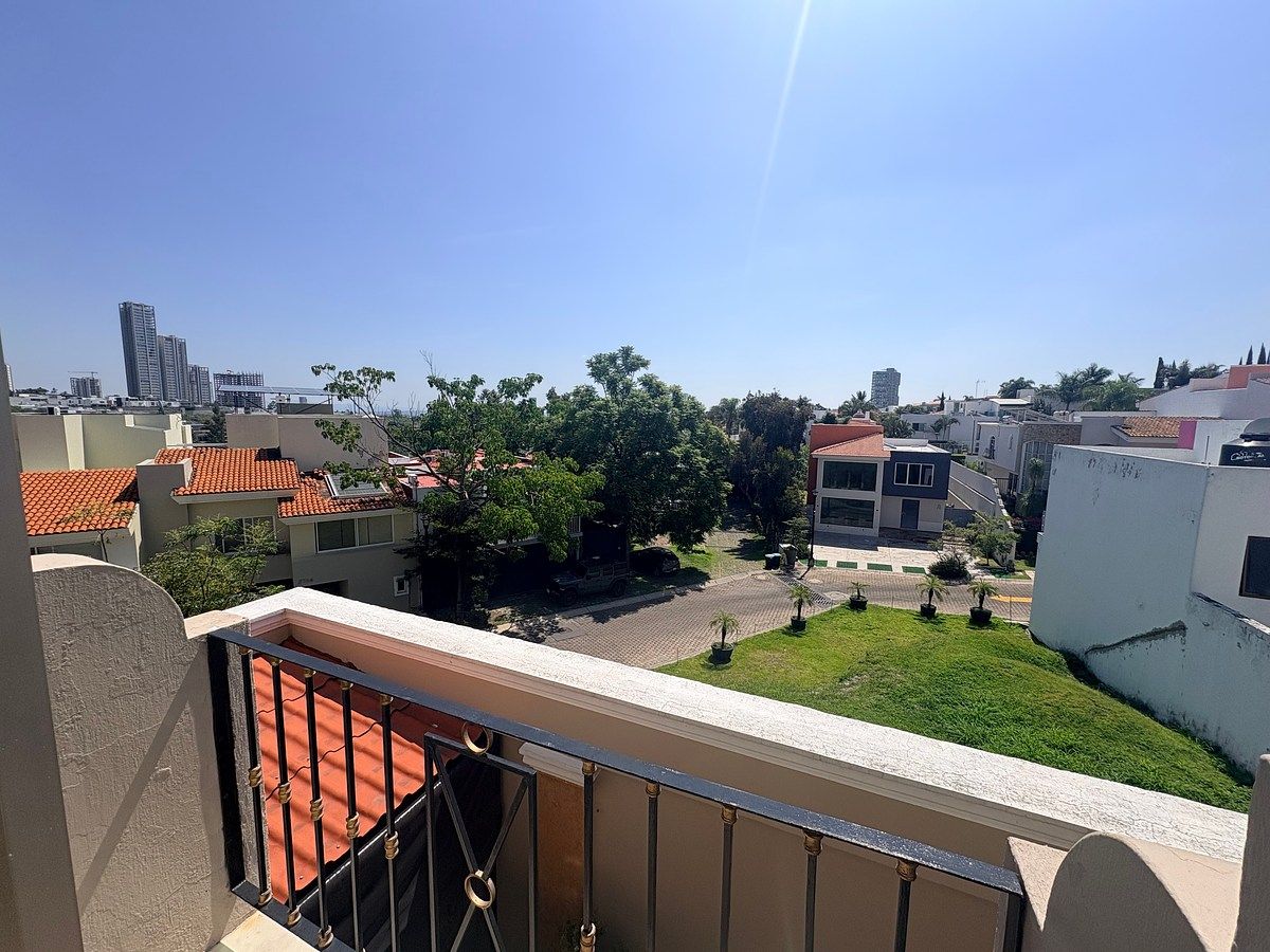 Casa em Virreyes Residencial, Zapopan, foto 2 de 44