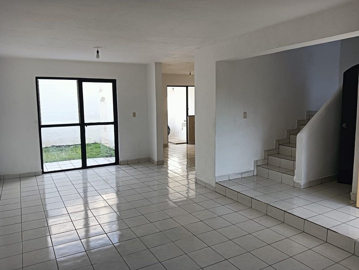 Casa en Azaleas, Villa de Alvarez, foto 2 de 9
