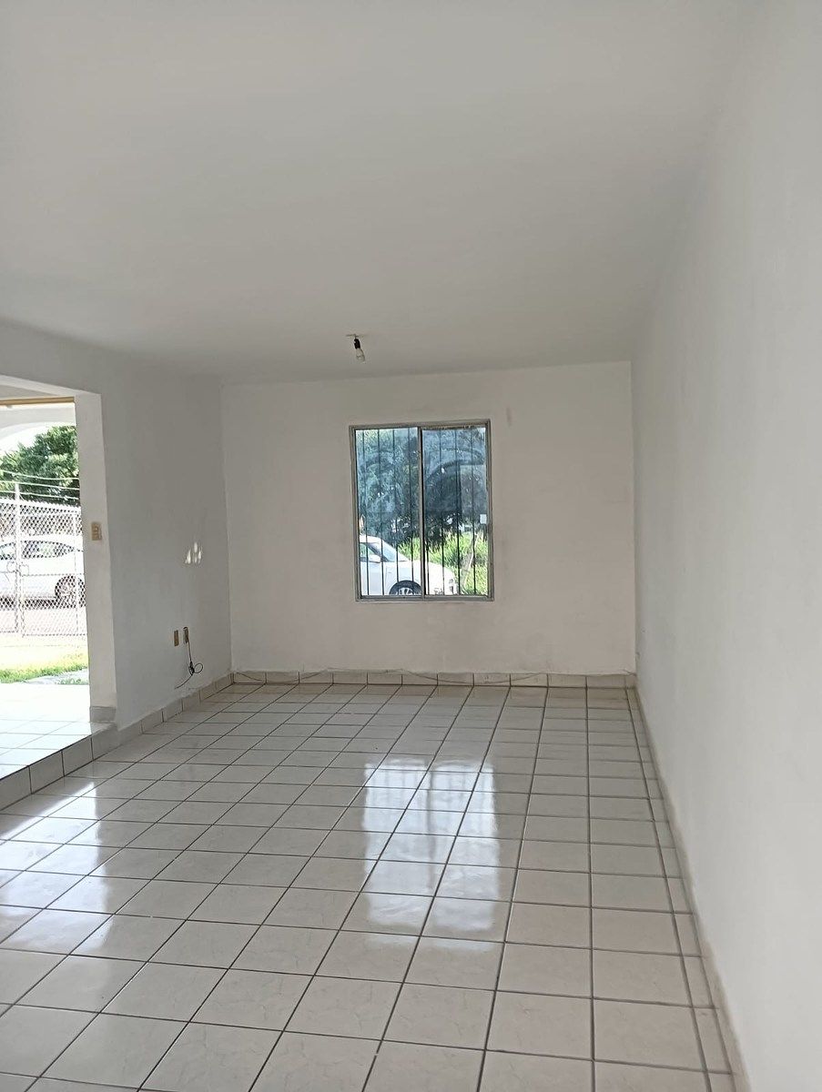 Casa en Azaleas, Villa de Alvarez, foto 3 de 9