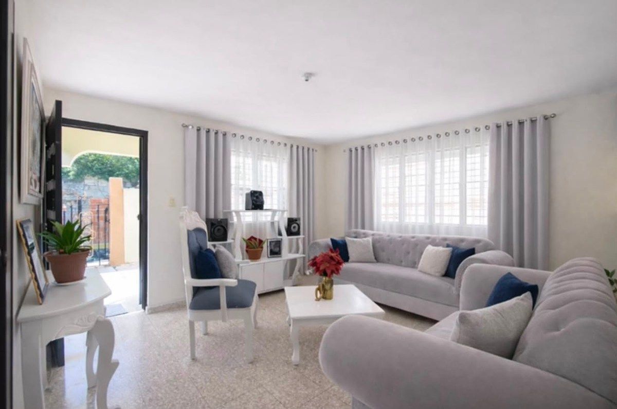 Exclusiva Casa en VENTA en Av. Independencia - Para Uso RESIDENCIAL o COMERCIAL, foto 1 de 11