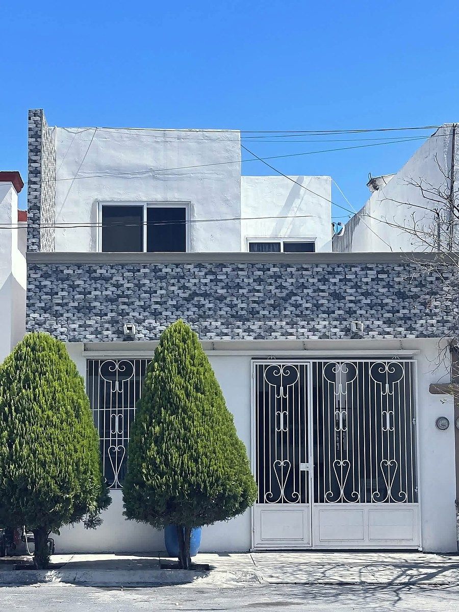 Fachada, photo 1 of 6
