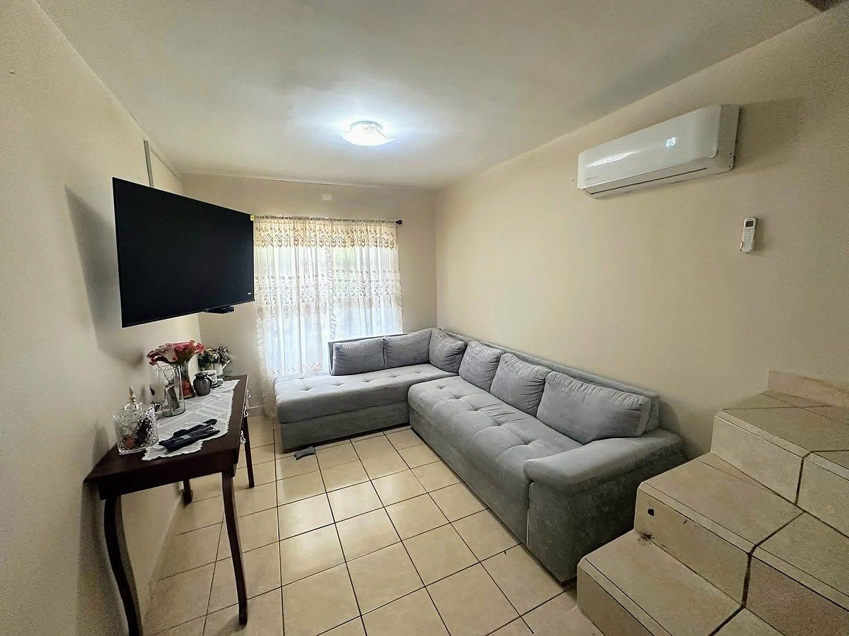 Sala, photo 3 of 6