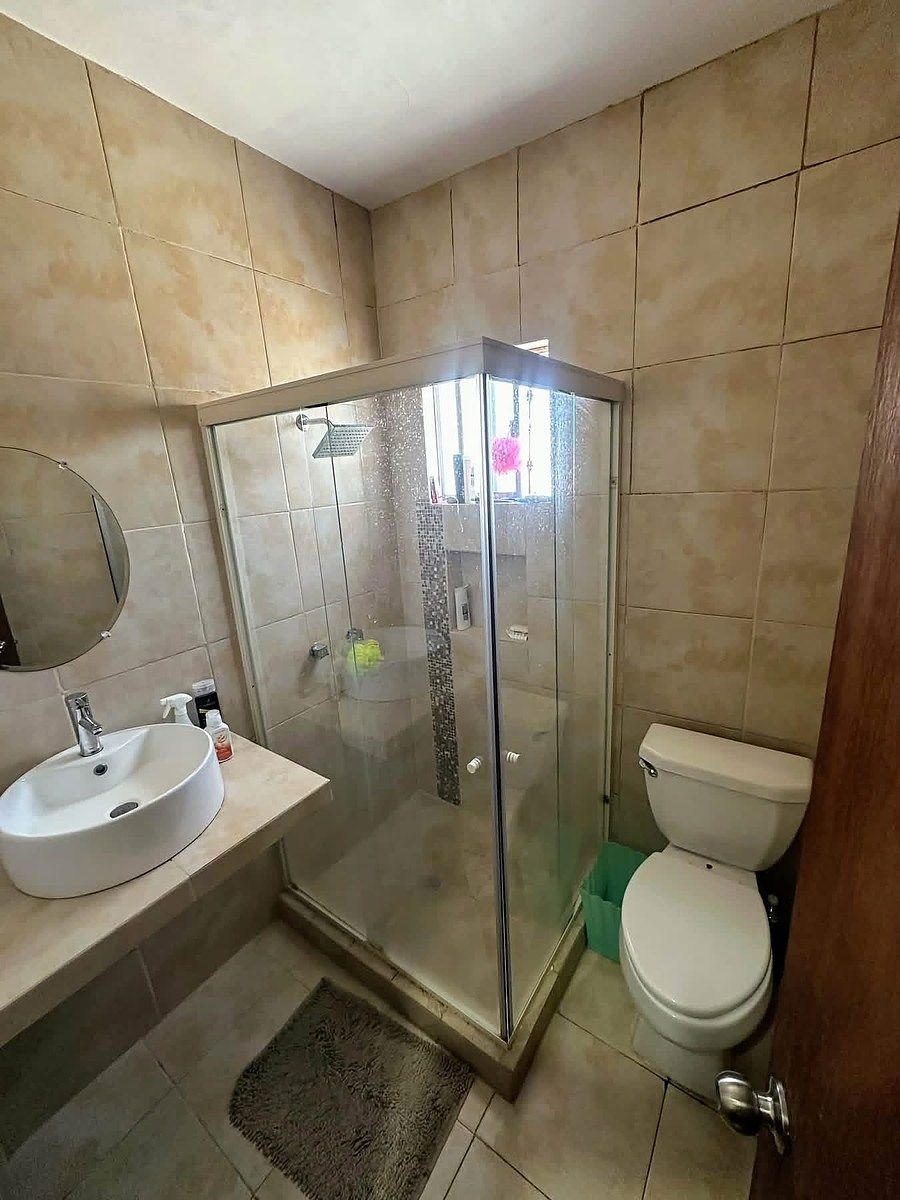 Baño ppal, photo 4 of 6